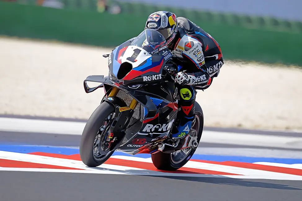 SBK | Round Emilia-Romagna 2025, FP1: Toprak Razgatlioglu conquista il primo tempo sotto il sole della Riviera