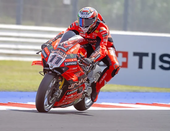 SBK | Round Emilia-Romagna 2025, Superpole: Nicolò Bulega abbatte il record della pista. Il poleman e Iannone sotto investigazione