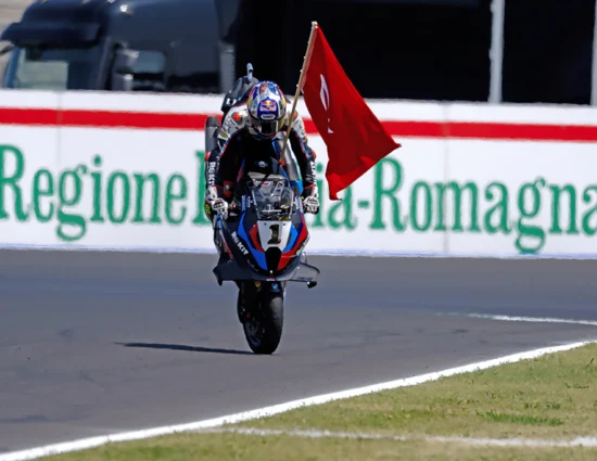 SBK | Round Emilia-Romagna 2025: Toprak Razgatlioglu batte Bulega in Gara 1. Petrucci terzo!