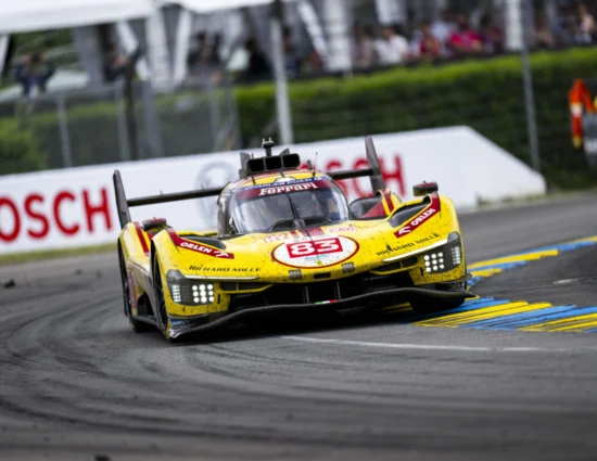 WEC | 24h di Le Mans 2025, Ferrari fa tre di fila! Kubica, Hanson e Ye trionfano con la #83: Porsche #6 seconda in rimonta (da 21a!) davanti alla 499P #51