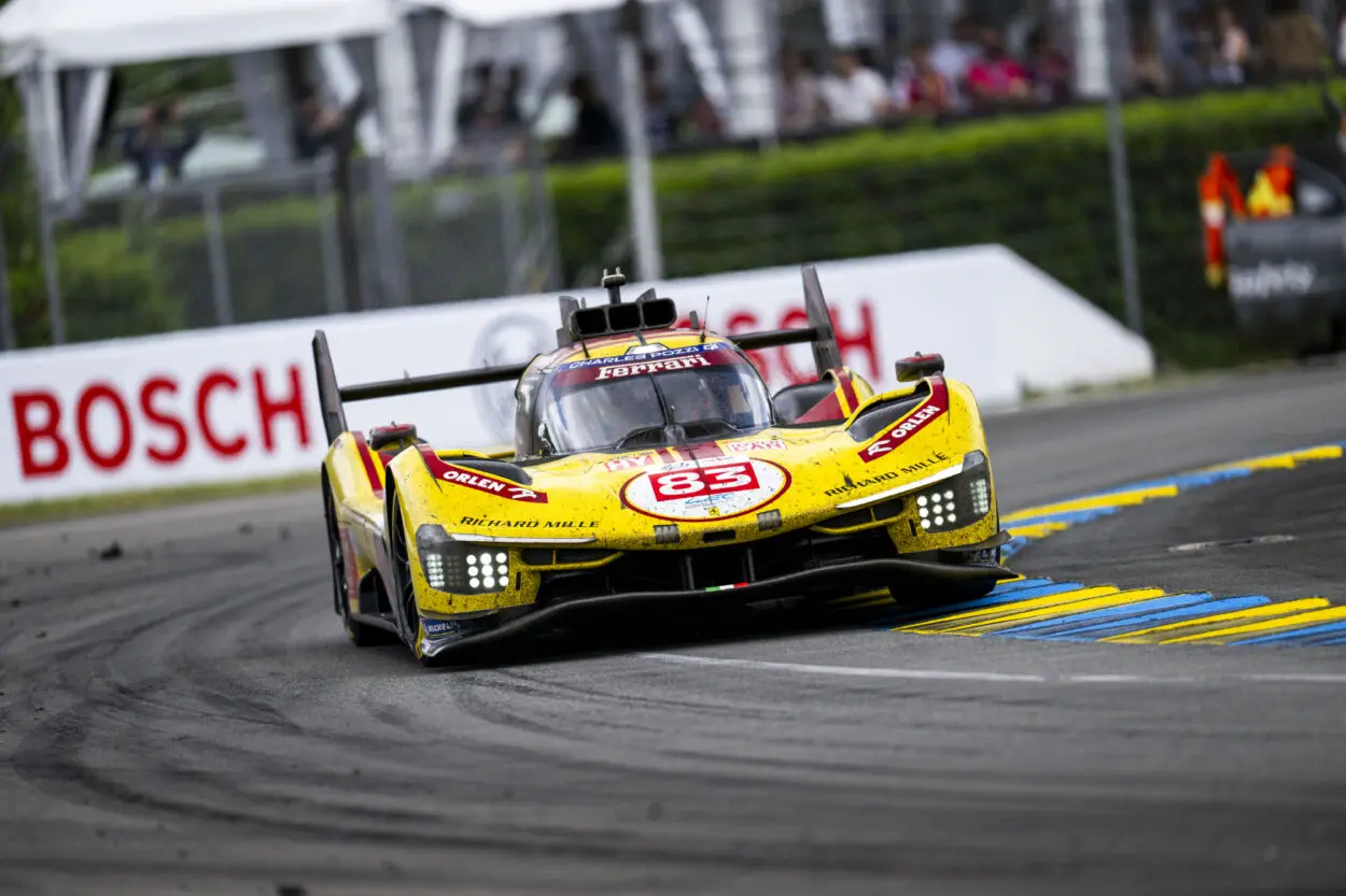 WEC | 24h di Le Mans 2025, Ferrari fa tre di fila! Kubica, Hanson e Ye trionfano con la #83: Porsche #6 seconda in rimonta (da 21a!) davanti alla 499P #51