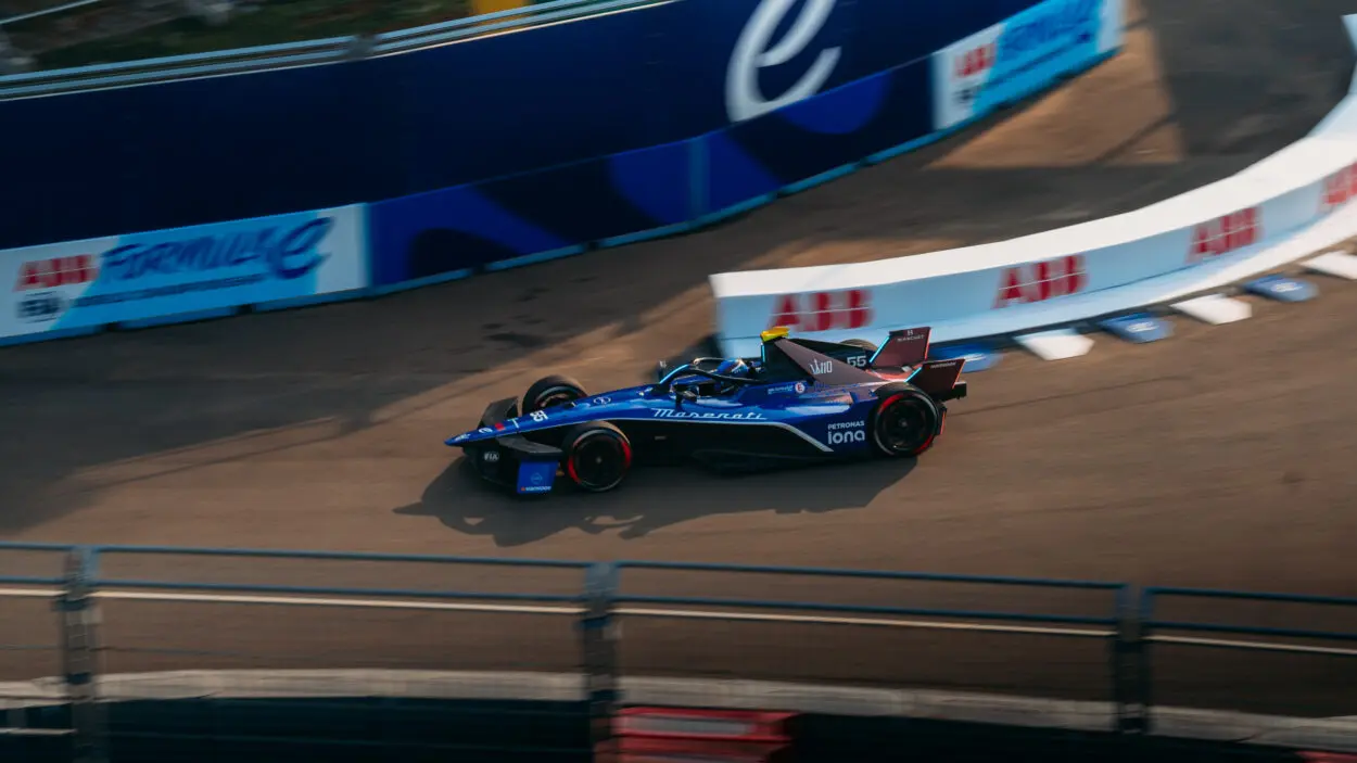 Formula E | Jakarta ePrix 2025: Jake Hughes fa sue le FP2 in condizioni miste
