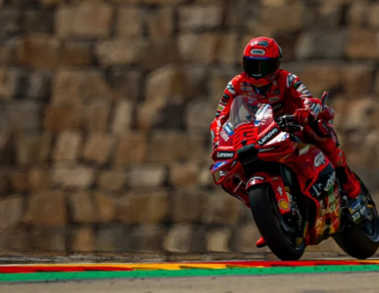 MotoGP | GP Aragona 2025, Qualifiche: Marc Marquez conquista la pole position e abbatte il record della pista. Bagnaia quarto