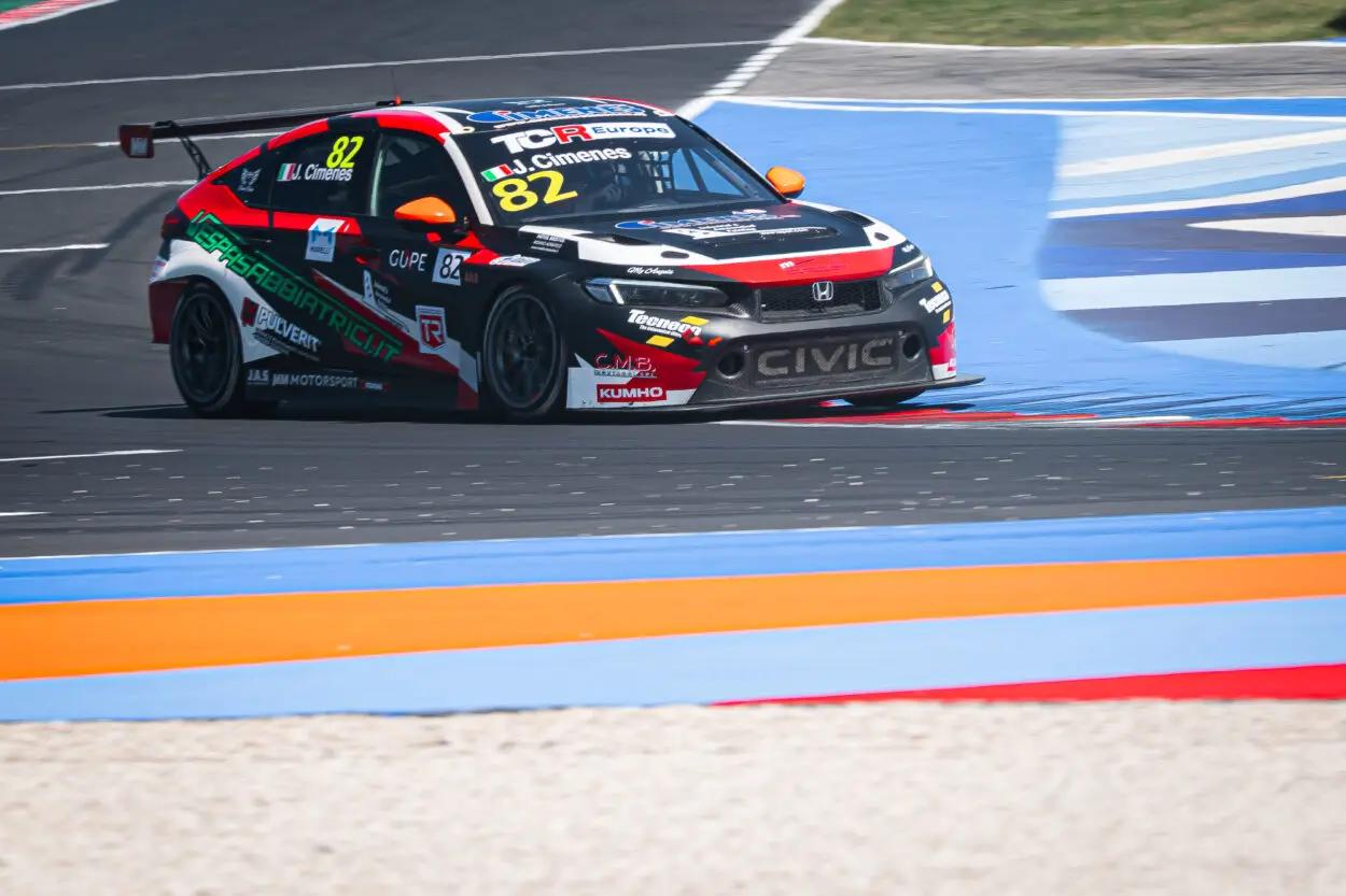 TCR Europe | Misano 2025, Prove Libere 1-2: Un venerdì dalle tinte MM Motorsport. Butti e Cimenes si dividono la prima posizione