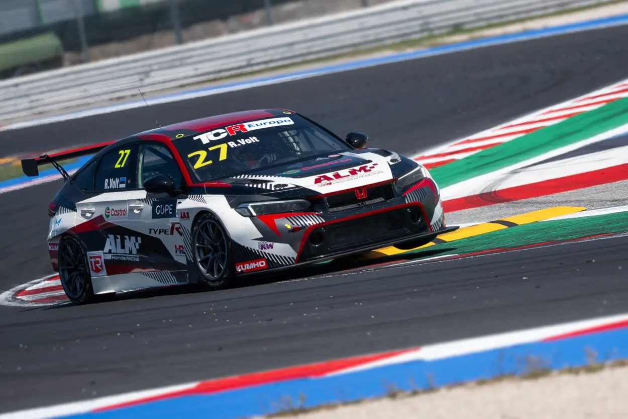 TCR Europe | Misano 2025, Qualifiche: Volt torna in pole dopo quasi due anni. Cimenes 2° al debutto