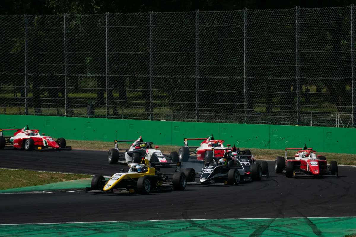 F4 Italia | Monza 2025, Gara 1: Wheldon ha la meglio su Gomez e Nakamura-Berta e conquista la vittoria