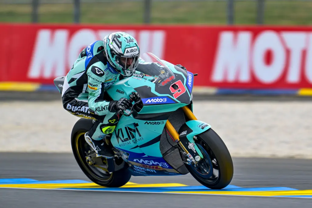 MotoE | GP Olanda 2025: Andrea Mantovani sfrutta una scivolata all’ultimo giro di Casadei per aggiudicarsi Gara 1