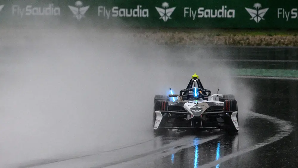Formula E | Shanghai ePrix #2 2025: Nick Cassidy al comando sotto il diluvio torrenziale nelle FP3