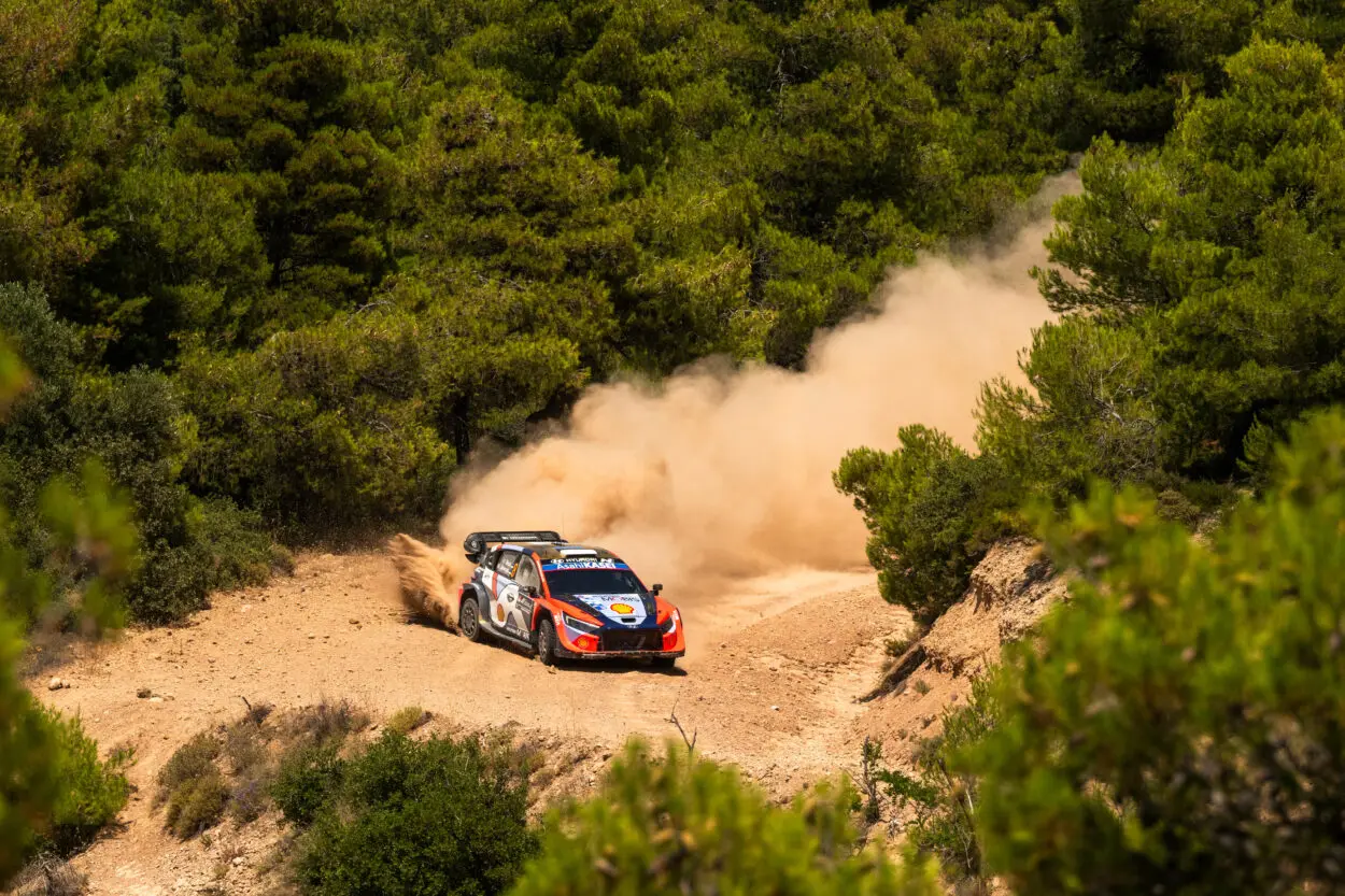 WRC | Rally dell’Acropoli 2025, PS8-10: Tänak amplia il margine, problemi ad una sospensione per Fourmaux