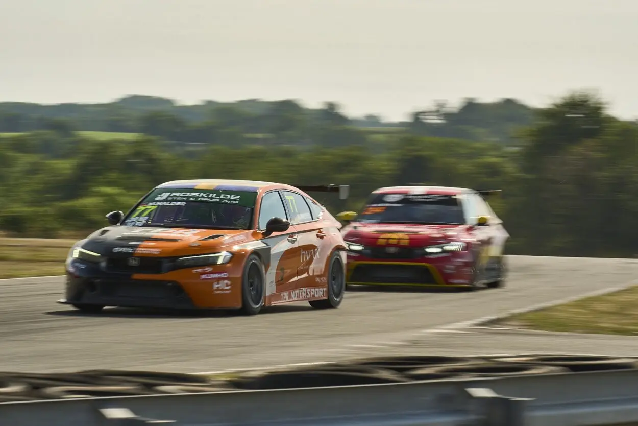 TCR Denmark | Djusrland 2025: Halder raggiunge la 50esima vittoria. Magnussen ritrova il successo dopo due anni