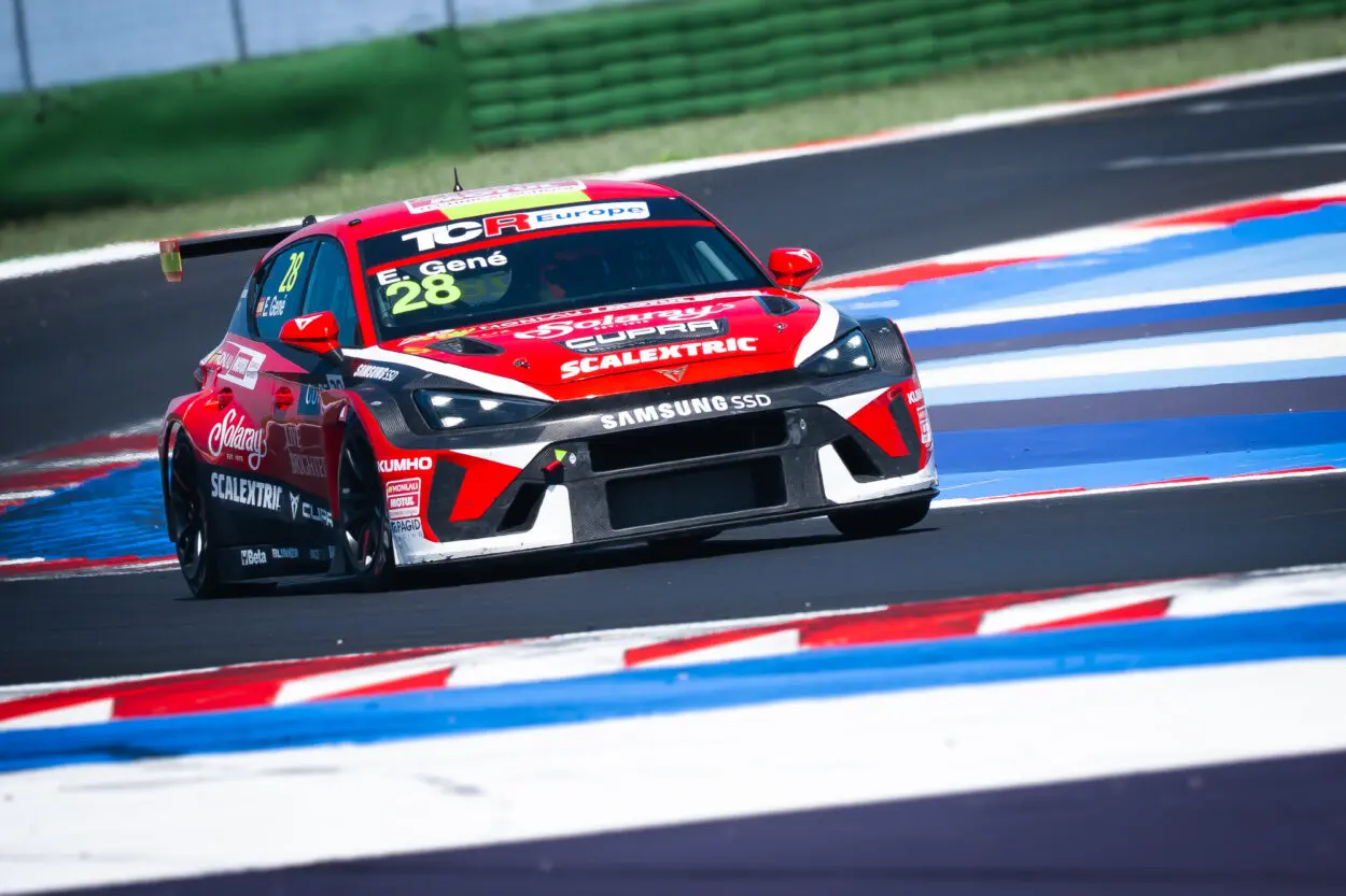 TCR Europe | Misano 2025, Gené: “Non è stato facile con 30 kg di zavorra, ma abbiamo guadagnato tanti punti in campionato”