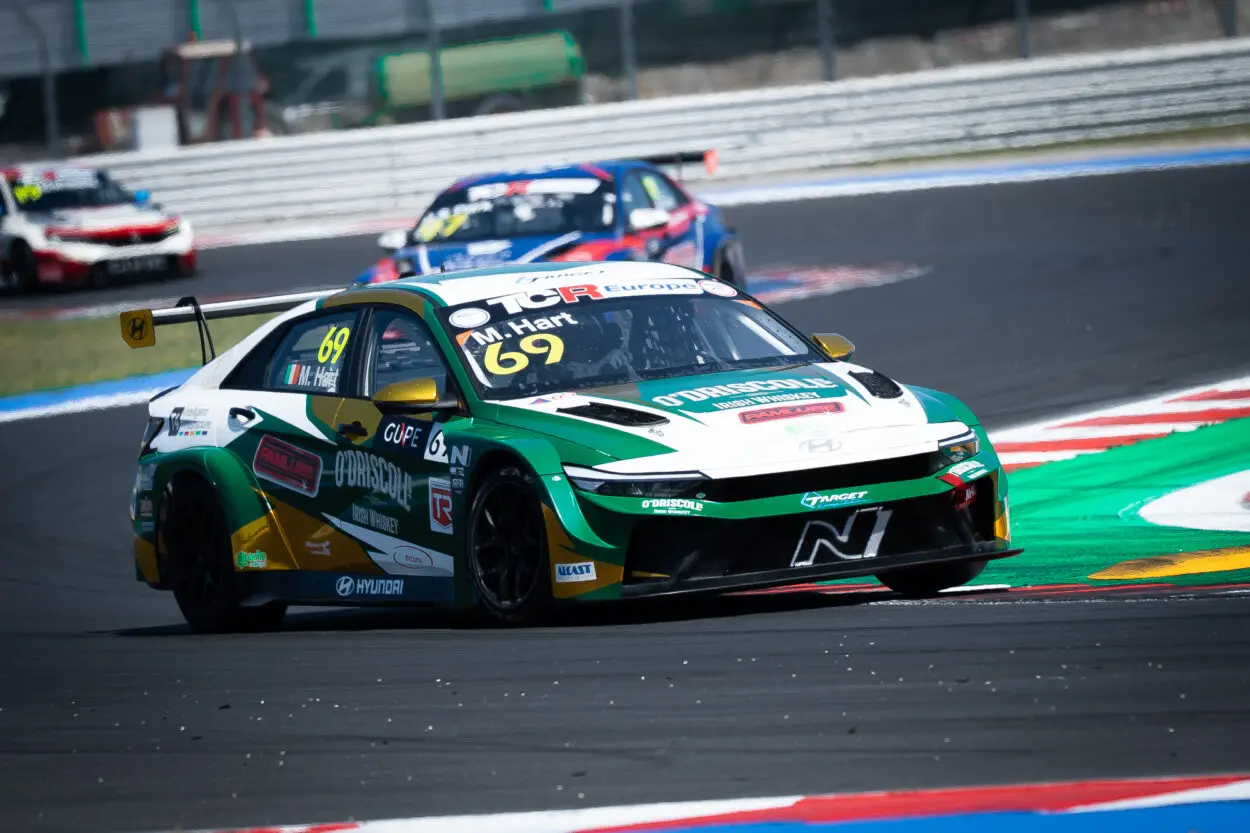TCR Europe | Misano 2025, Hart: “Una gara complicata con 40 kg. Sono comunque contento del passo costante”
