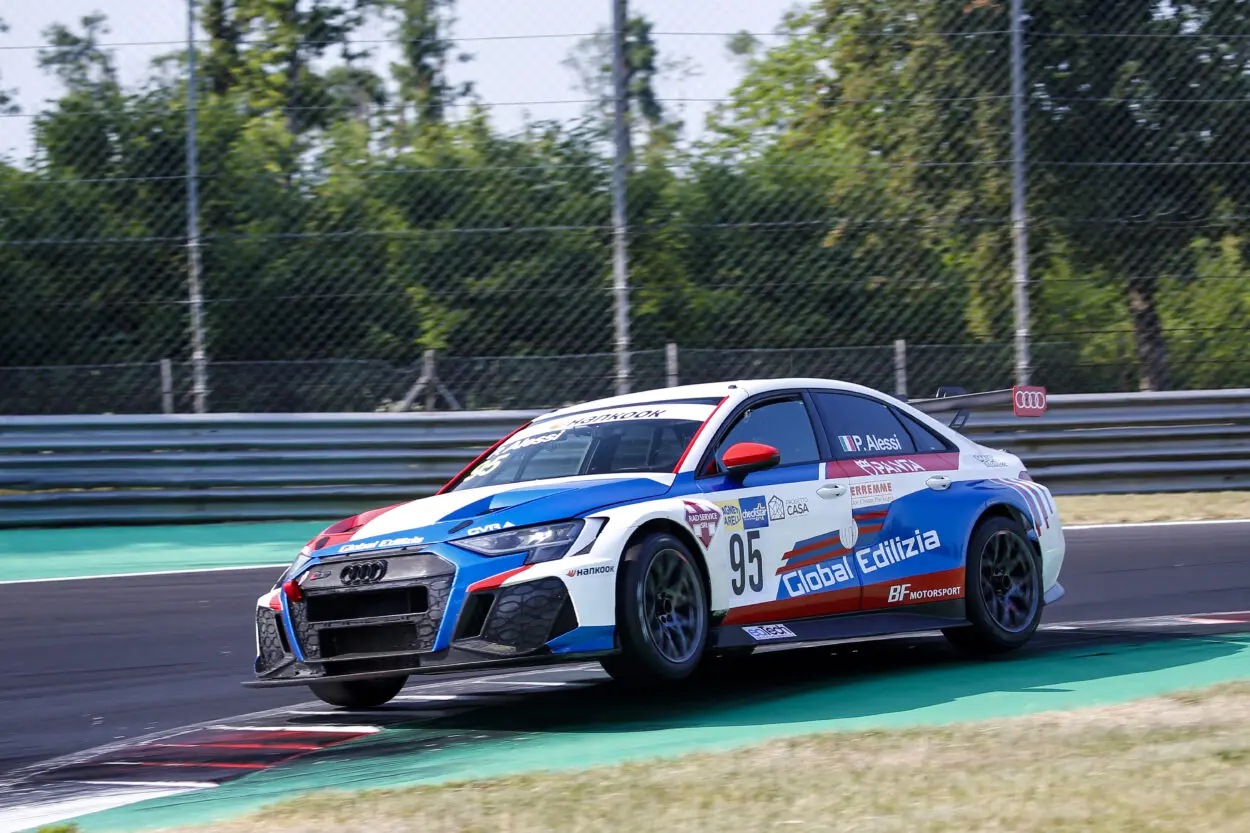 TCR Italy | Monza 2025, Alessi: “La qualifica è stata un riscatto. In gara eravamo i più veloci all’inizio, poi forse mi sono rilassato troppo. Potevamo vincerla”