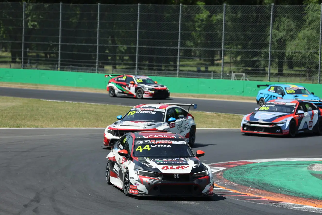 TCR World Tour | Monza 2025, Pernía: “All’inizio del weekend ho dato il 60% del mio potenziale. Nell’ultima gara il feeling è stato migliore”