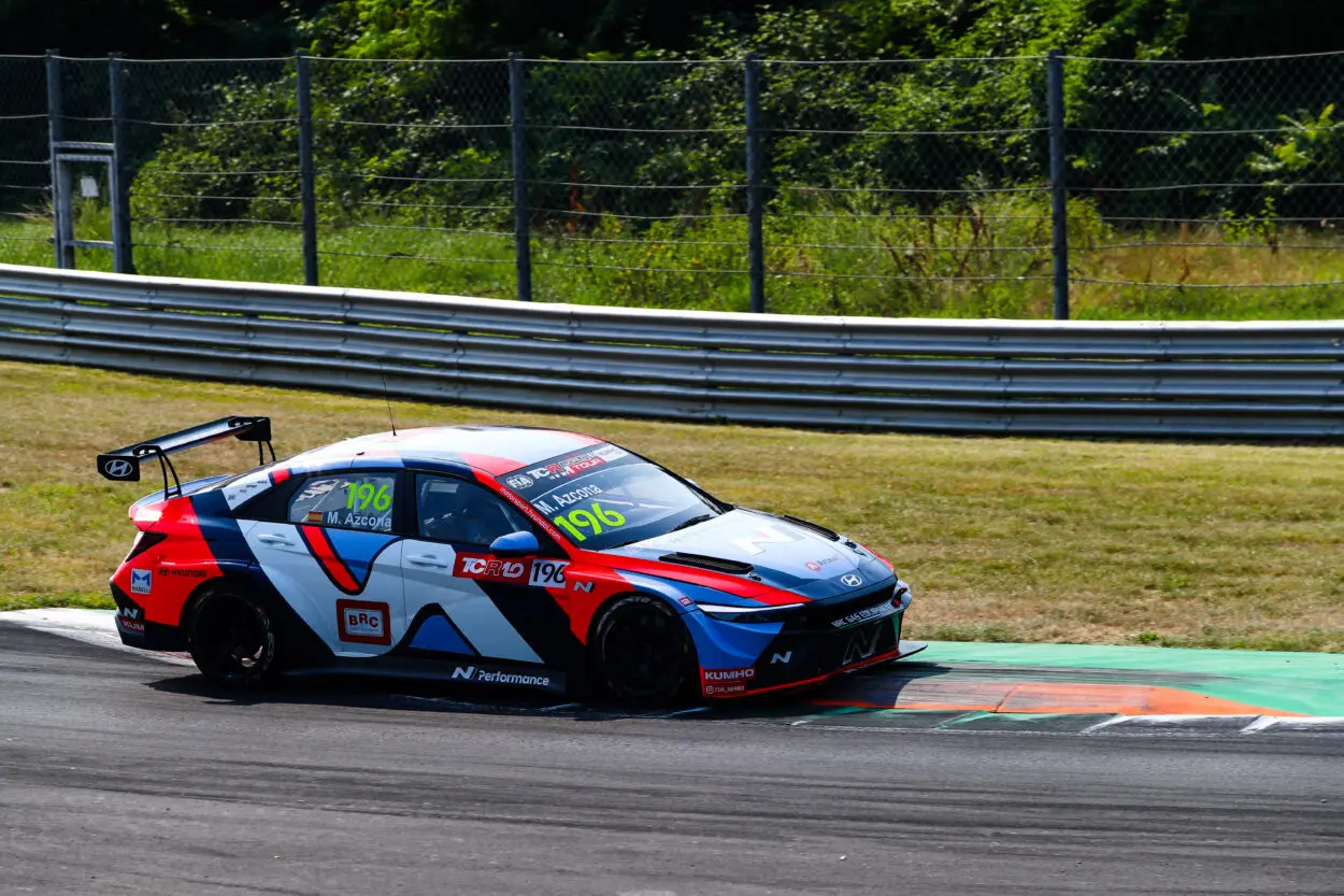 TCR World Tour | Monza 2025, Azcona: “Sono molto contento. Qualifica positiva dopo l’avvio di stagione. Gara positiva con il cambio di motore, sono più fiducioso per Vila Real”