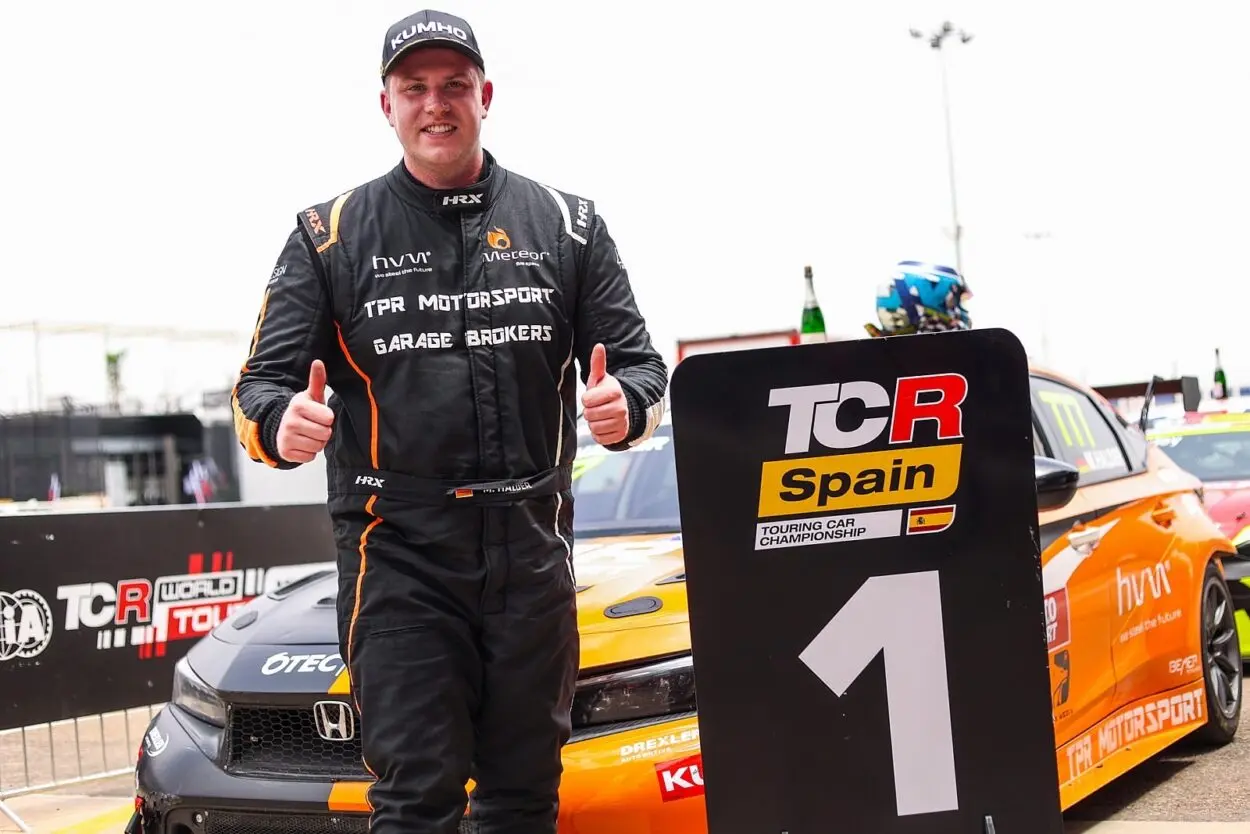 TCR Spain | Valencia 2025, Gara 2: Halder ancora una volta al top. Quarta vittoria in stagione e leadership in campionato