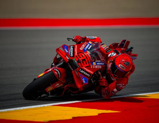 MotoGP | GP Aragona 2025, Gara Sprint: Marc Márquez si aggiudica un’altra corsa del sabato, il duo Gresini sul podio