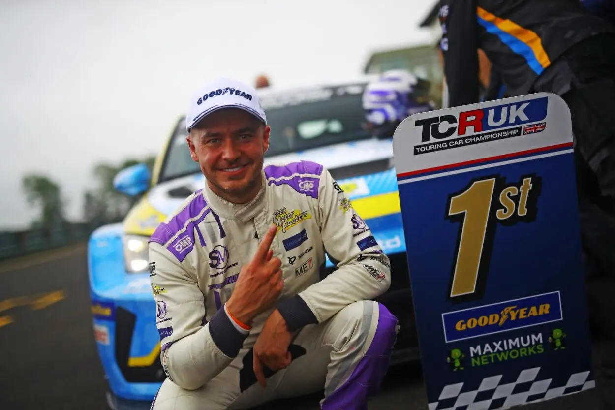 TCR UK | Croft 2025: Shepherd si aggiudica gara-1 davanti a Newsham