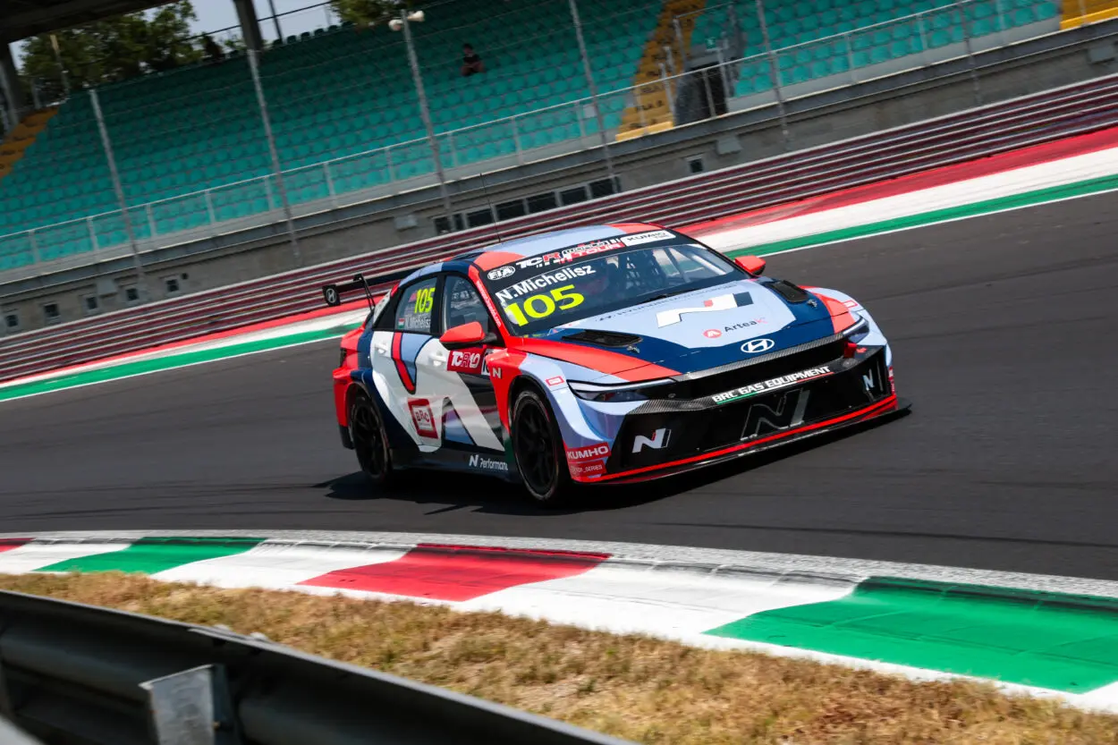 TCR World Tour | Monza 2025: Michelisz e Azcona segnano la doppietta Hyundai nelle qualifiche