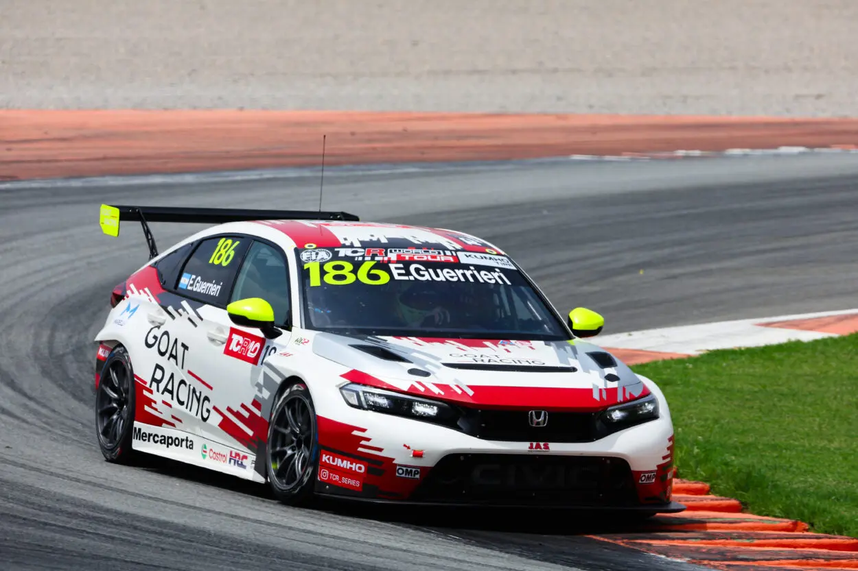 TCR World Tour | Valencia 2025, Esteban Guerrieri: “Weekend in crescita. Con 40 kg e il caldo in qualifica era impossibile fare meglio”