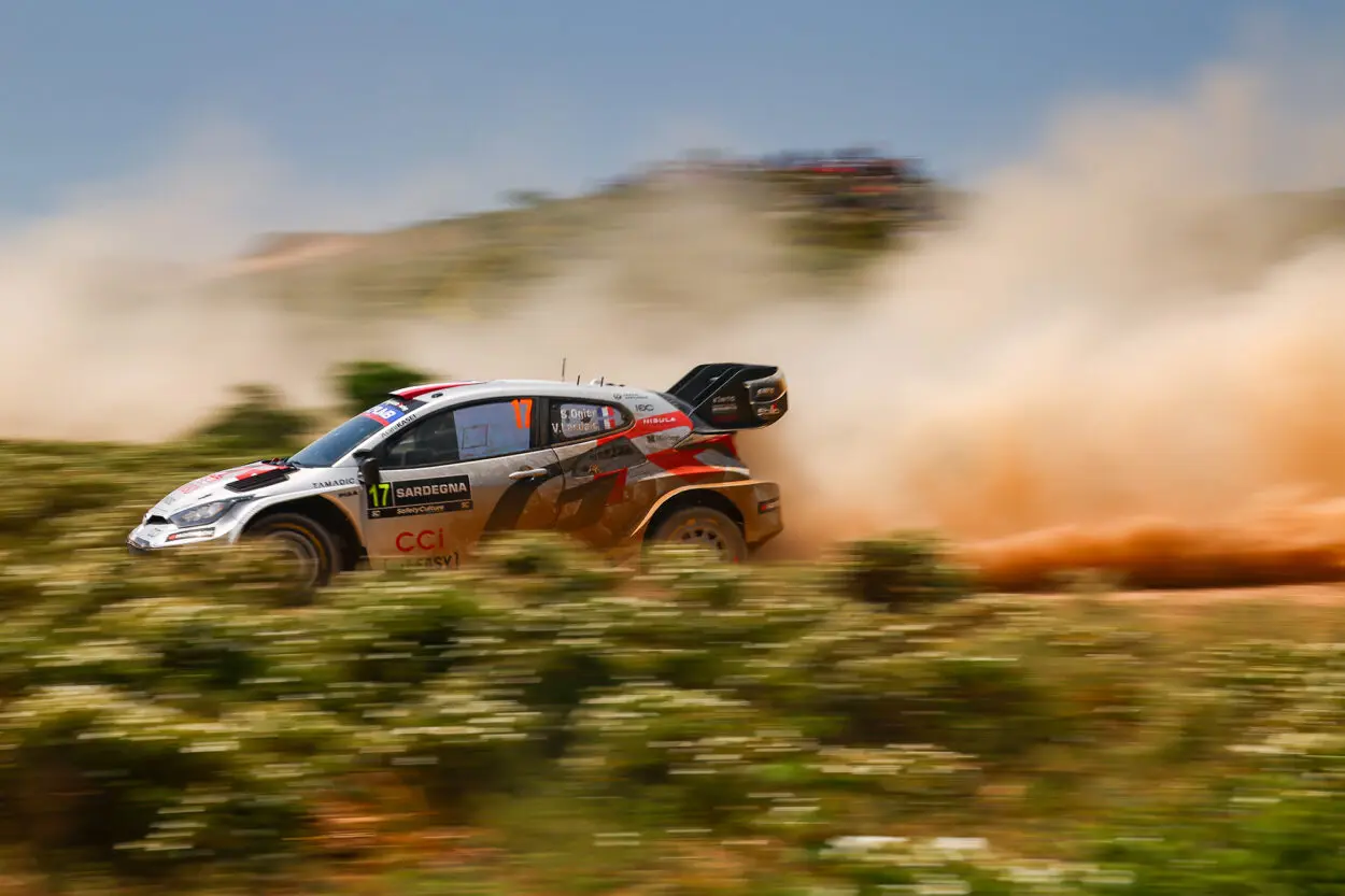 WRC | Rally di Sardegna 2025, PS7-9: Fourmaux fora e poi sbatte, Ogier allunga su Tänak