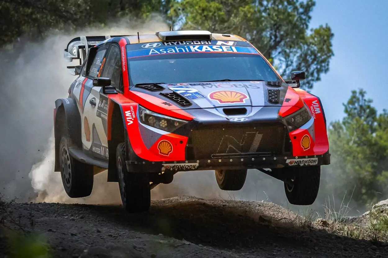 WRC | Rally dell’Acropoli 2025, PS1-7: Tänak e Fourmaux conducono una classifica segnata dalle forature