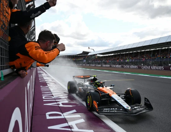 F1 | GP Gran Bretagna 2025, gara pazza: Norris vince su Piastri, Nico Hulkenberg eroe del giorno, parte ultimo ed è 3° con la Sauber! Hamilton 4° su Verstappen