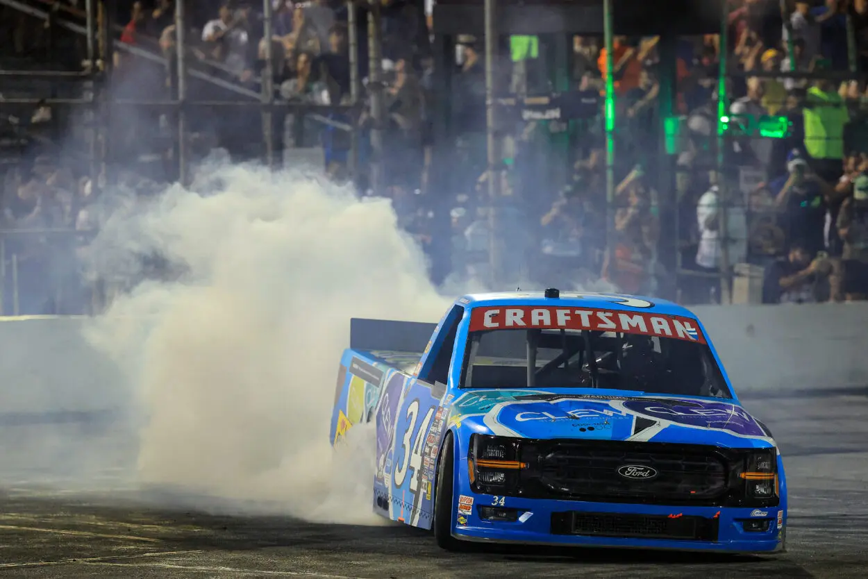 NASCAR | Truck Series, IRP 2025: Layne Riggs sfrutta la sua superiorità per vincere la seconda gara dell’anno