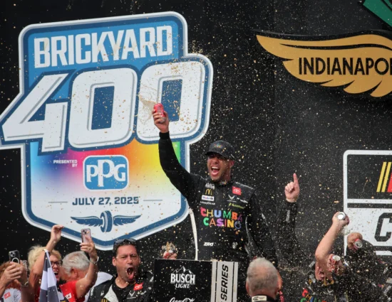 NASCAR | Cup Series, Indianapolis 2025: Bubba Wallace rompe un digiuno lungo 100 gare al termine del secondo overtime