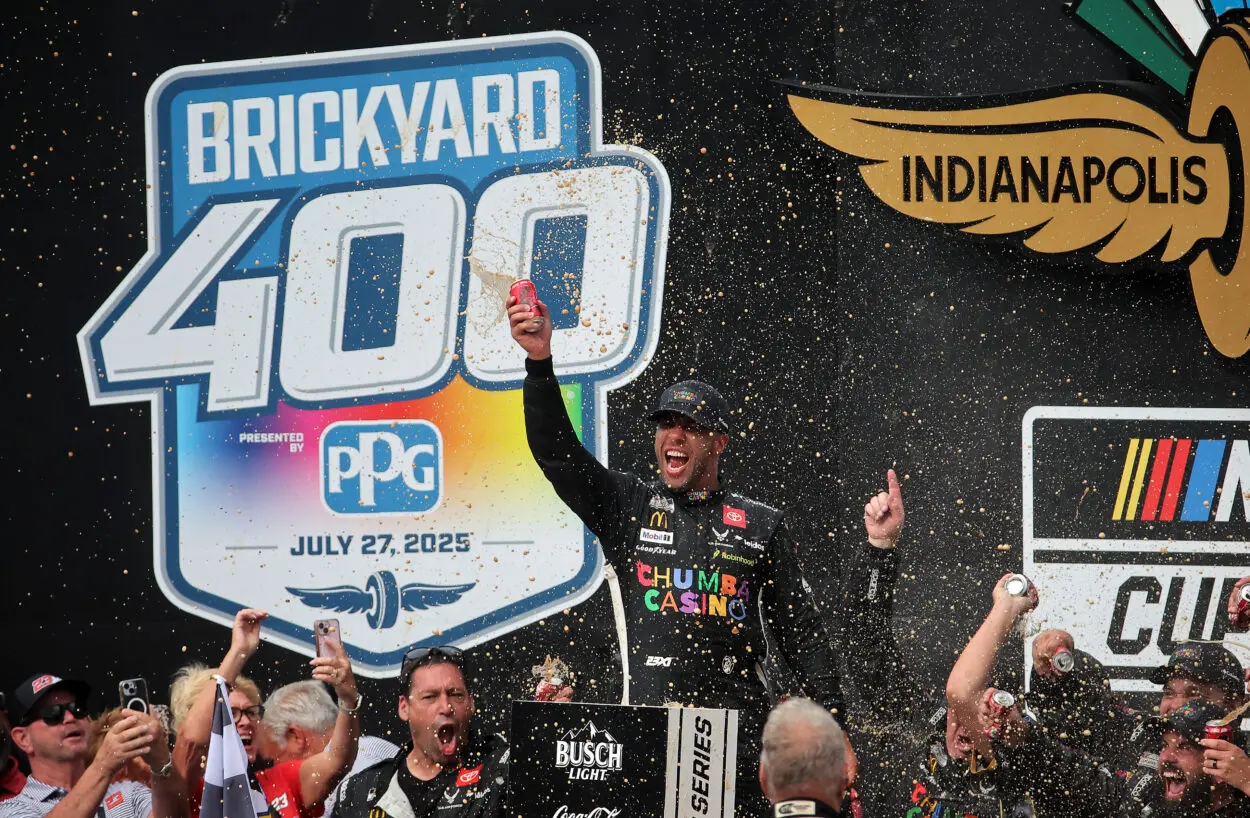 NASCAR | Cup Series, Indianapolis 2025: Bubba Wallace rompe un digiuno lungo 100 gare al termine del secondo overtime