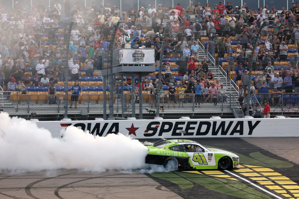 NASCAR | Xfinity Series, Iowa 2025: Love beffato, Mayer pone fine all’egemonia Chevrolet