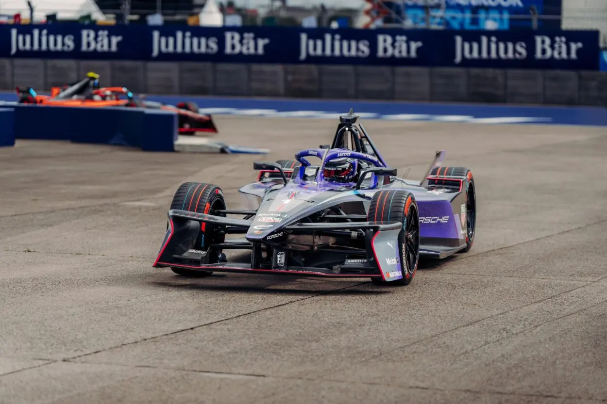 Formula E | Berlino ePrix #1 2025, FP1: Wehrlein sigla il miglior tempo e poi tampona Da Costa!
