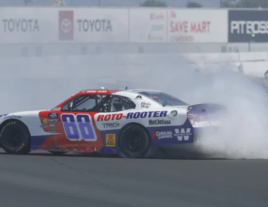 NASCAR | Xfinity Series, Sonoma 2025: Zilisch è perfetto e batte van Gisbergen in un duello durato tutta la gara!