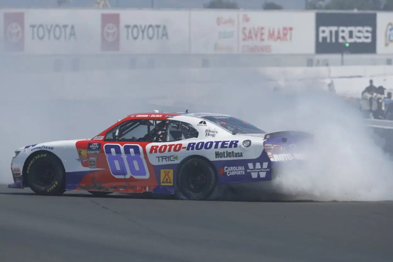 NASCAR | Xfinity Series, Sonoma 2025: Zilisch è perfetto e batte van Gisbergen in un duello durato tutta la gara!
