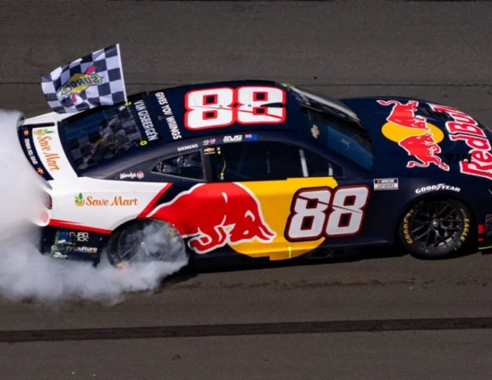 NASCAR | Cup Series, Sonoma 2025: storico tris per Shane van Gisbergen!