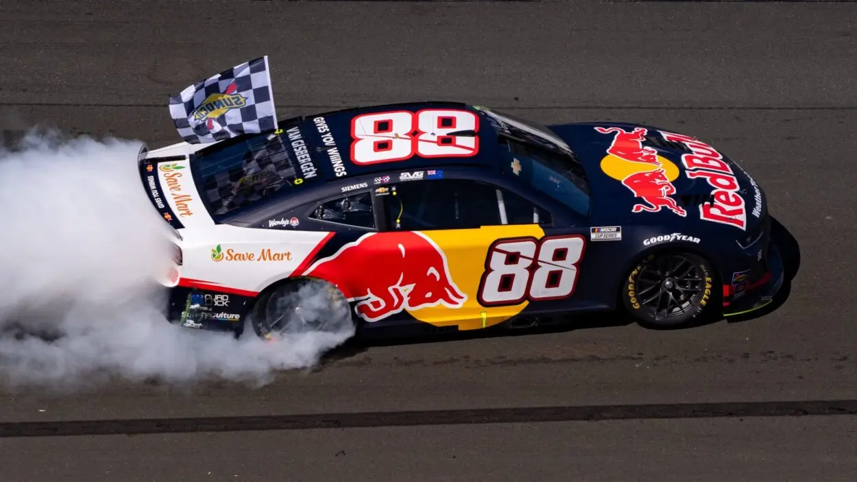 NASCAR | Cup Series, Sonoma 2025: storico tris per Shane van Gisbergen!