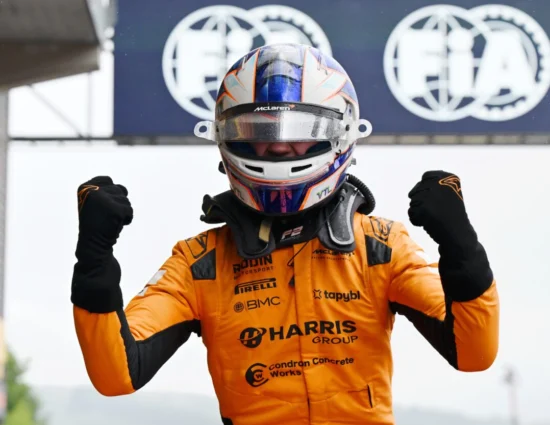 F2 | GP Belgio 2025: Dunne domina una complicata Feature Race, Lindblad e Stanek a podio