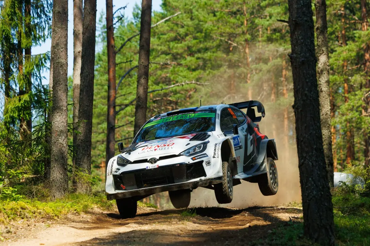 WRC | Rally di Estonia 2025, PS6-8: Solberg resiste, gestisce e chiude il venerdì da leader