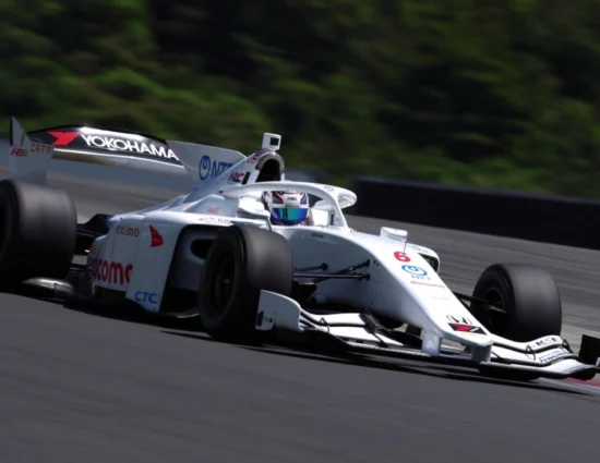 Super Formula | Fuji #1 2025: Kakunoshin Ohta torna alla vittoria in una gara pazza