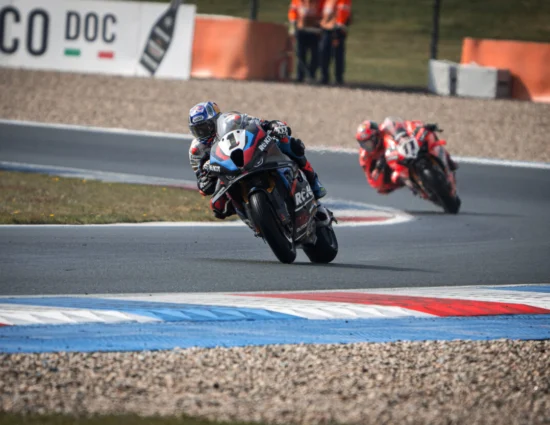 SBK | Round Ungheria 2025, warm-up: Toprak Razgatlıoğlu il più veloce anche sul bagnato, Lowes e Vickers nei primi tre