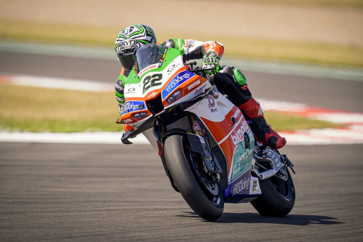 SBK | Round Gran Bretagna 2025, FP3: “doppietta” dei fratelli Lowes, Alex precede Sam a Donington Park