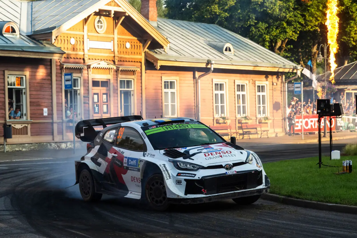 WRC | Rally di Estonia 2025, PS9-12: Solberg prosegue la sua corsa, Tänak e Neuville duellano per il secondo posto
