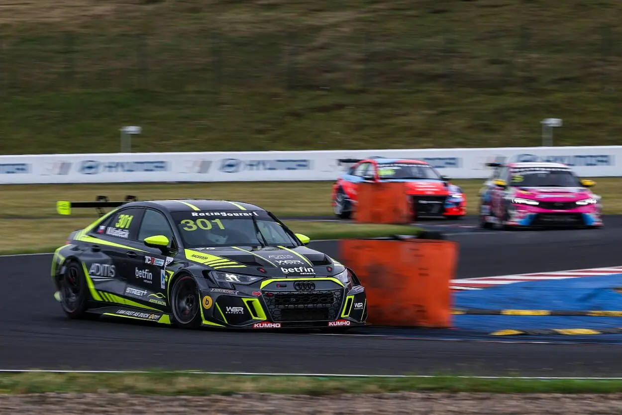 TCR Eastern Europe | Most 2025: Ancora una volta botta e risposta tra Kadlečík e Kout, una vittoria a testa e due punti di gap in classifica