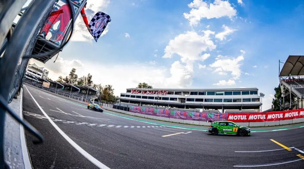 TCR México | 4h Mexico City 2025: i Rejón conquistano il successo nelle fasi finali davanti a Orea e Guzmán. Tanti problemi per la Cupra del RE Motorsport