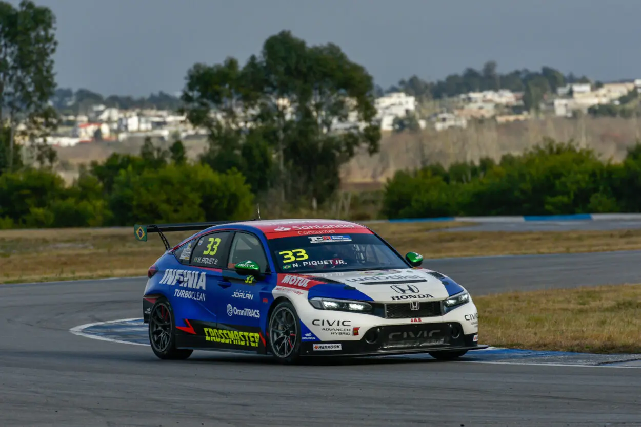 TCR South America | El Pinar 2025, Qualifiche: Nemmeno freddo e buio fermano Nelson Piquet Jr. Terza pole di fila davanti a Leonel Pernía