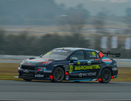 TCR South America | Mercedes 2025, Gara 2: Rosso resiste alle Cupra per vincere la seconda gara della stagione. Pernía 4°, Cardoso ritirato