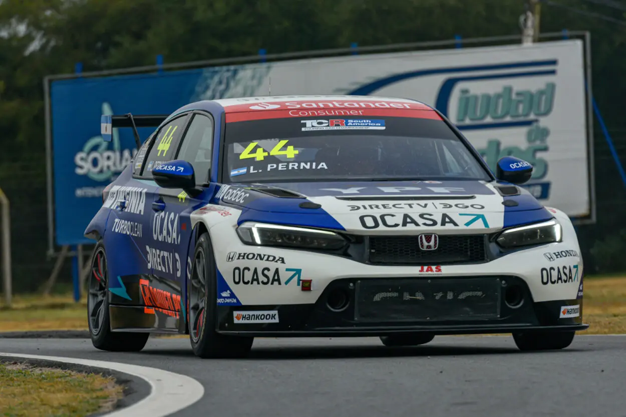 TCR South America | Mercedes 2025, Gara 1: Leonel Pernía di nuovo perfetto. Beffa Piquet Jr e coglie il quarto successo stagionale