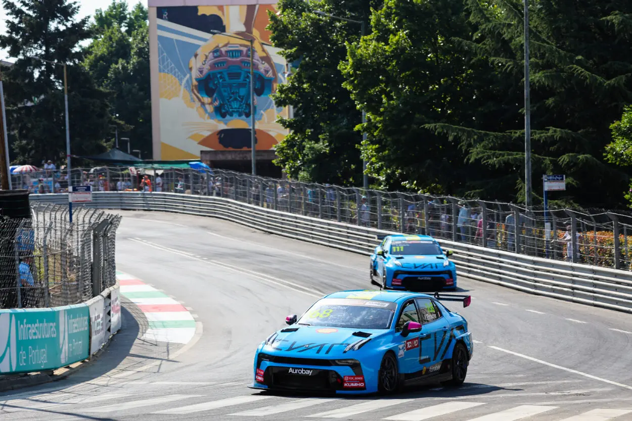 TCR World Tour | Vila Real 2025, Gara 1: Ehrlacher conquista la terza vittoria stagionale davanti a Urrutia e Guerrieri