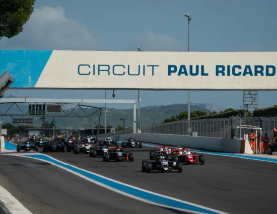 E4 | Paul Ricard 2025: Gabriel Gomez guida il campionato al termine del primo round. Spunto vincente di Francot in Gara 2