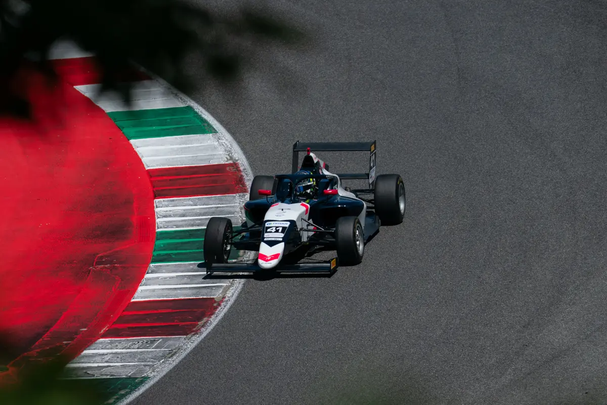 F4 Italia | Mugello 2025, Qualifiche: Kean Nakamura-Berta e Alex Powell conquistano il miglior tempo del pomeriggio